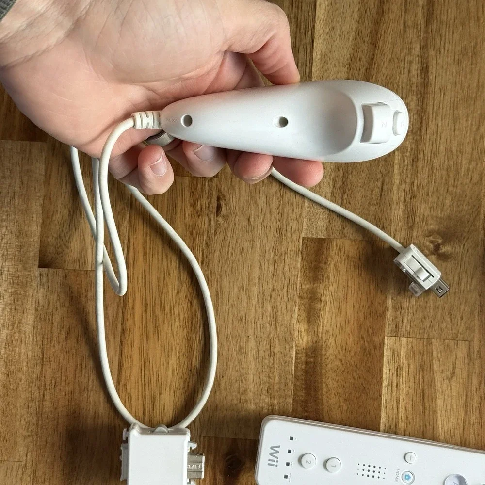 Nintendo Wii RVL-001 2006 White‎ Console Bundle W/ Zumba Fitness WORKING TESTED